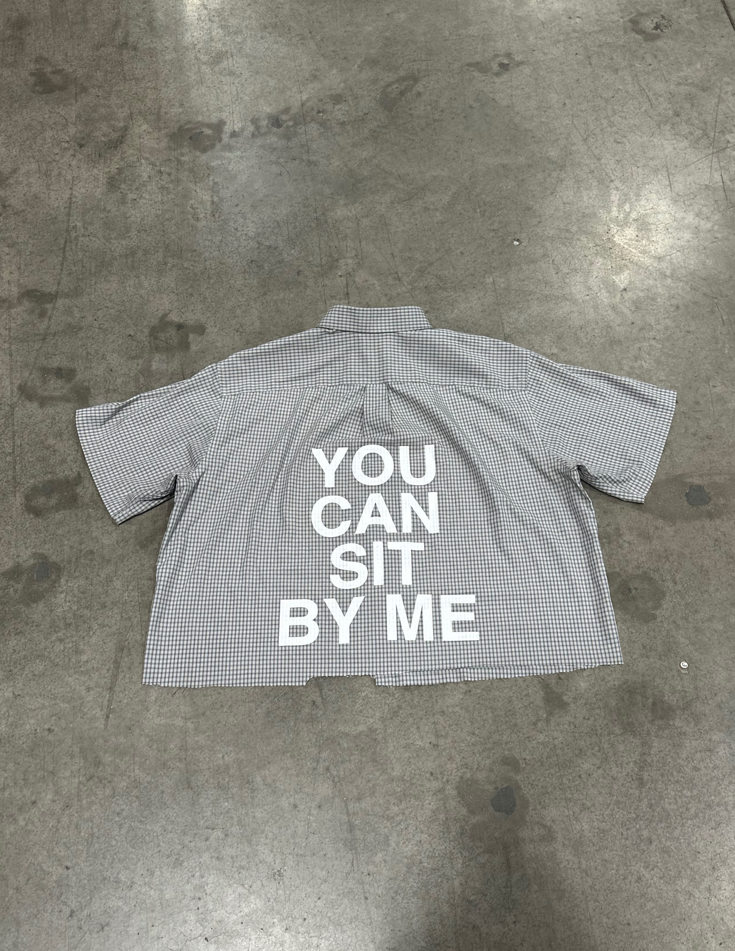 Cropped Grey Short Sleeve Button Down - XXL